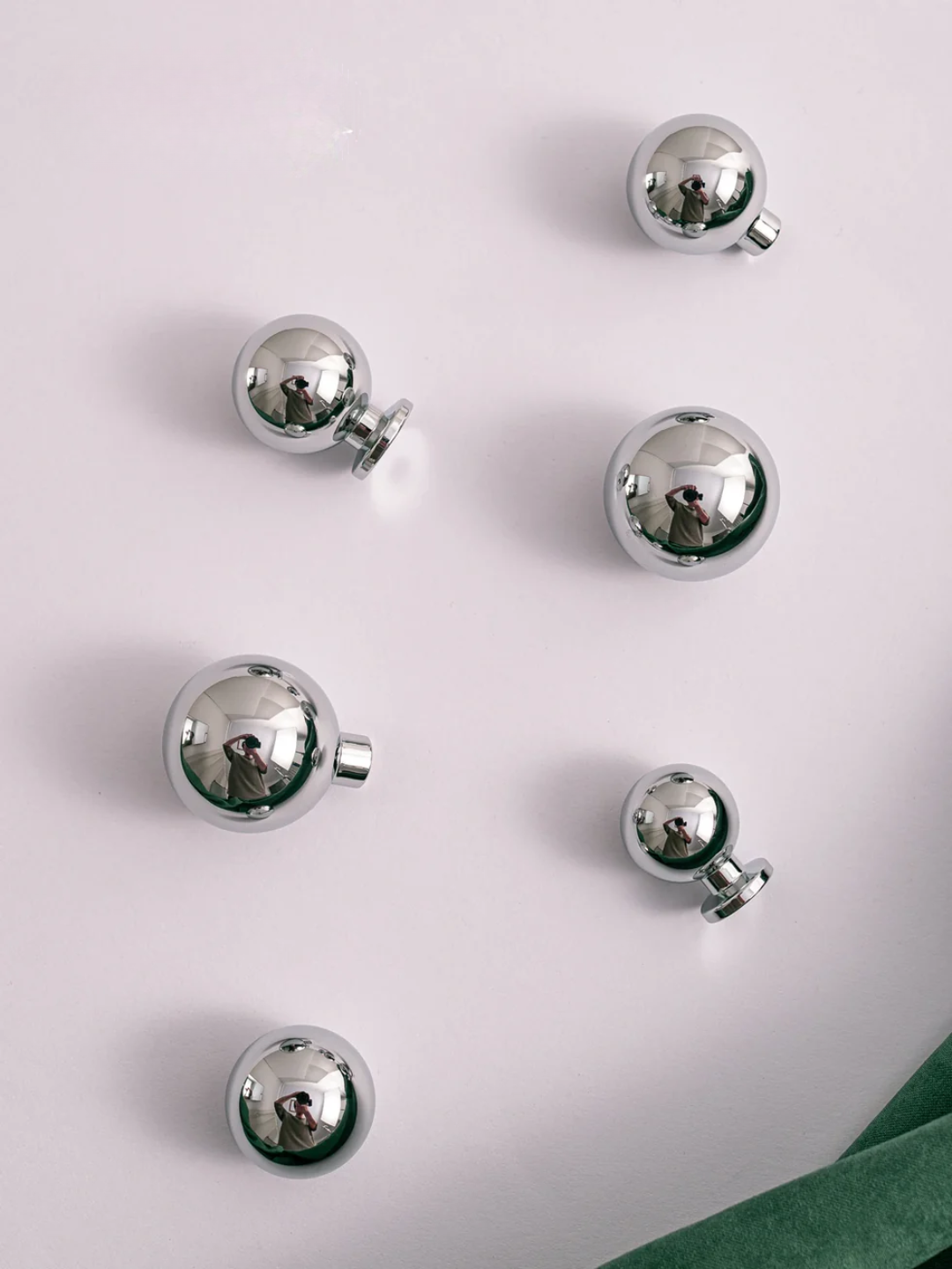 Silver knobs on a light pink background with 'Santaya' branding.