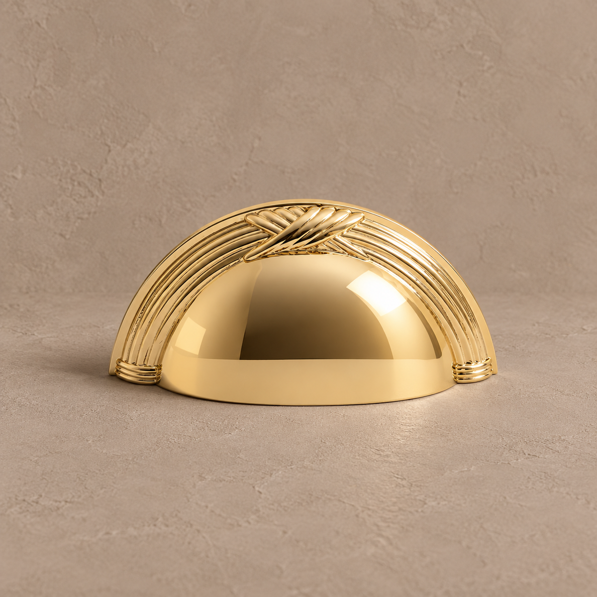 Polished gold leaf rim shell pull detail